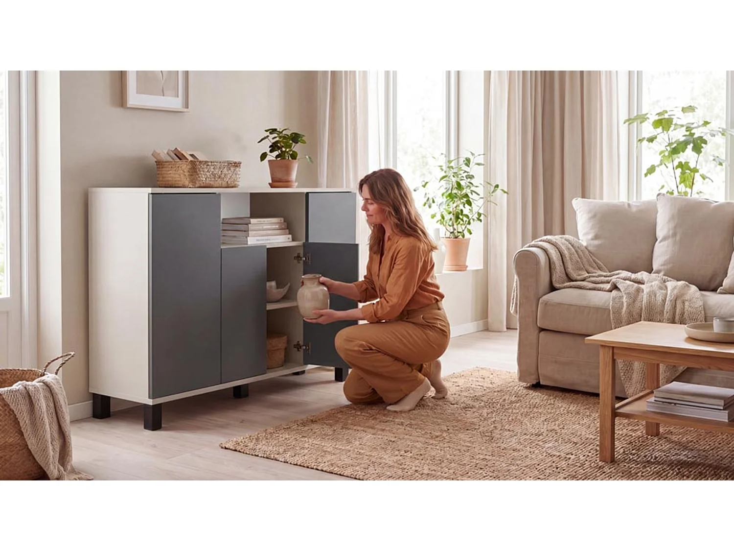 Kommode i kashmir og grå – 120 cm, 4 låger – Moderne tv-møbel til stuen og soveværelset – Designet opbevaringskommode