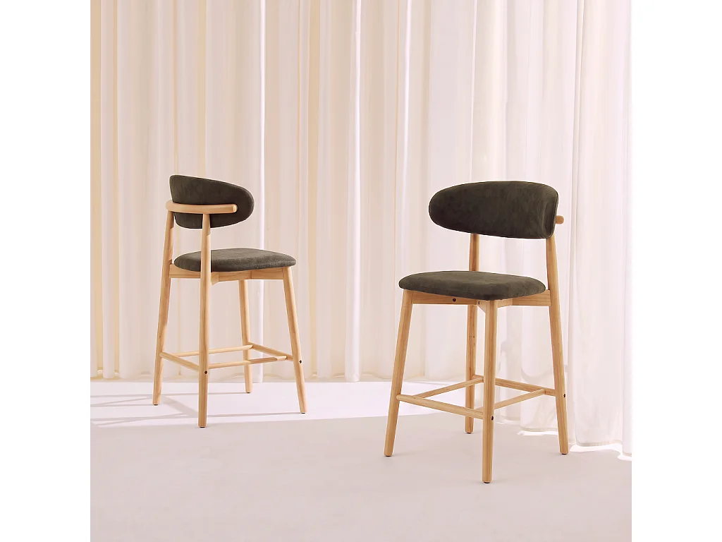Lot de 2 tabourets de bar en bois d'hévéa naturel et tissu chenille kaki - Paola