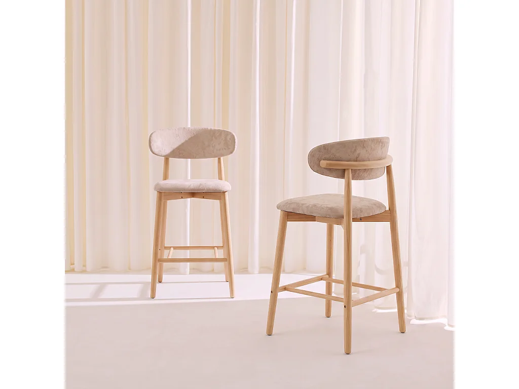 Lot de 2 tabourets de bar en bois d'hévéa naturel et tissu chenille taupe - Paola