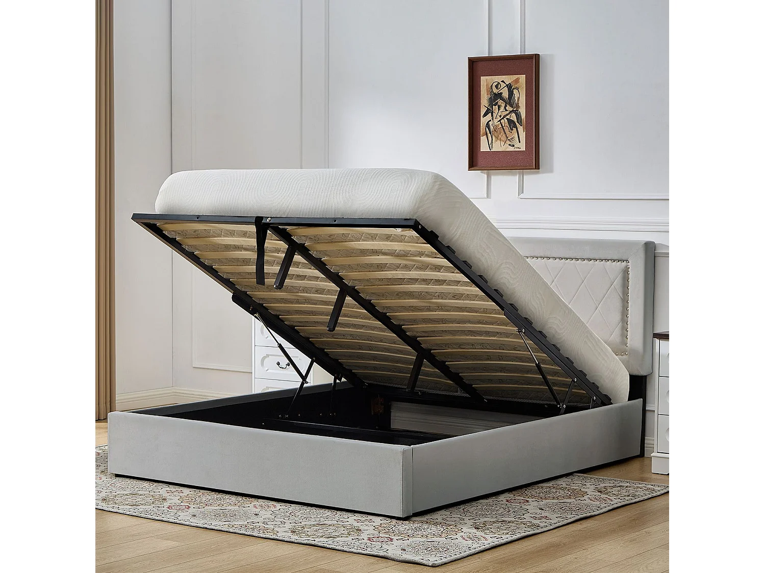 Lit coffre Sandiego avec sommier relevable 140x200cm et tête de lit cloutée Velours Gris clair