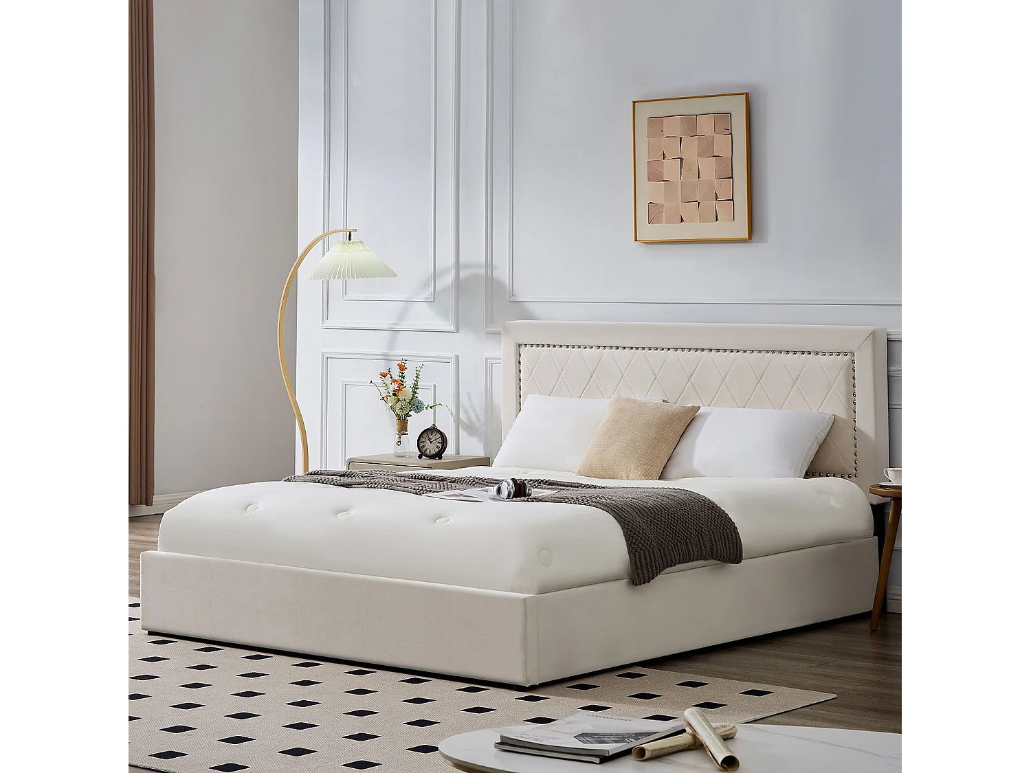 Lit coffre Sandiego avec sommier relevable 180x200cm et tête de lit cloutée Velours Beige clair