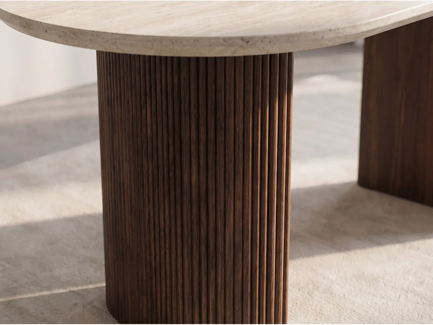 Table à manger TERRA – Plateau en céramique travertin beige et pieds finition noyer - Homeluxury