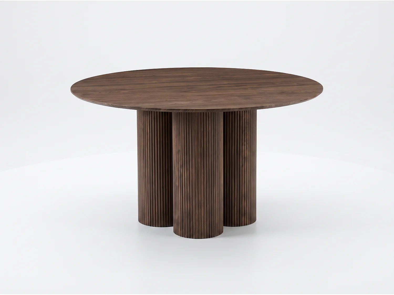 Tavolo da pranzo rotondo MIA – Piano e gambe con finitura noce, 110 cm – Homeluxury
