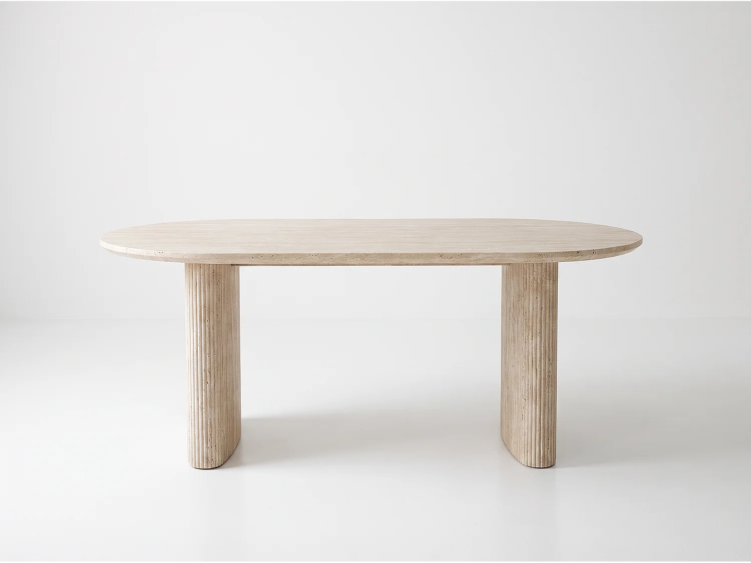 Table à manger ROSALIA – Plateau en céramique travertin beige et pieds finition travertin - Homeluxury
