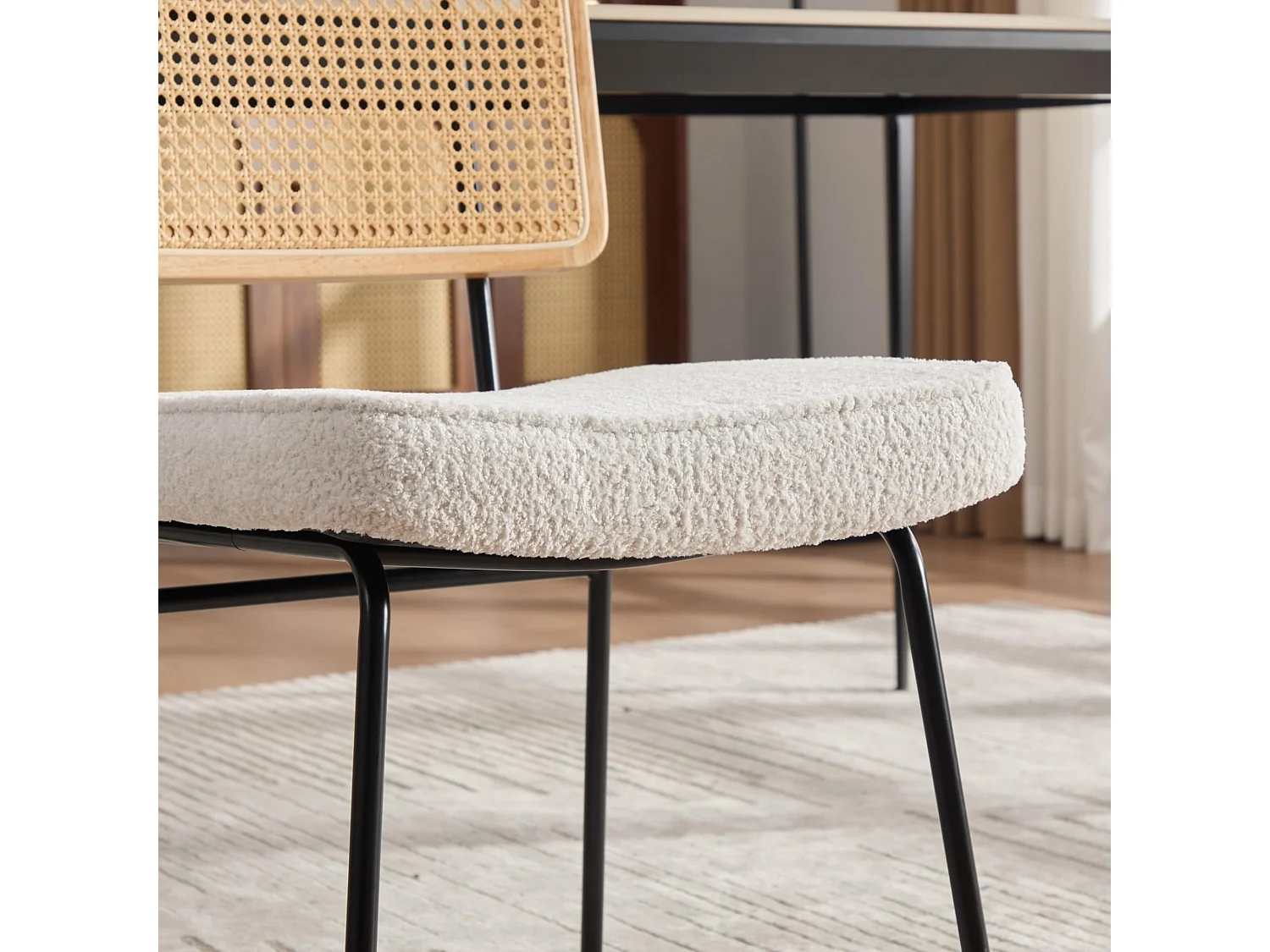 Moderner Vintage Esszimmerstuhl 2er Set, PE-Rattan Rücken, Chenille Polster, Metallrahmen, 120kg Belastbarkeit