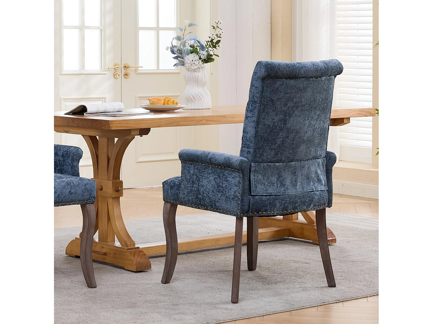 Chaise de salle à manger vintage avec accoudoirs capitonnage et cadre bois