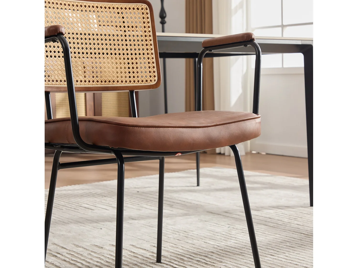 Set van 2 eetkamerstoelen met armleuningen en rugleuning in rotanlook
