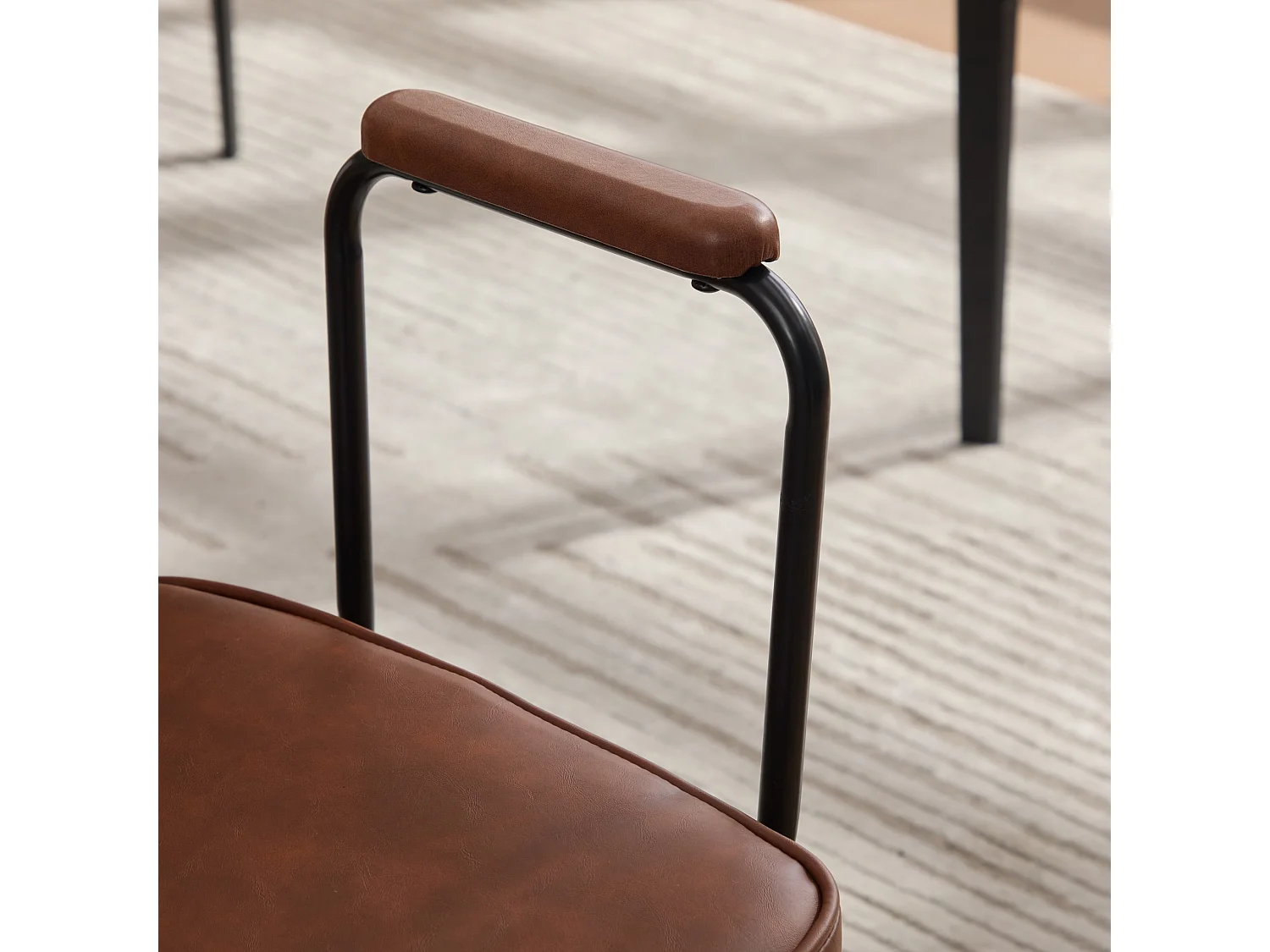 Set van 2 eetkamerstoelen met armleuningen en rugleuning in rotanlook