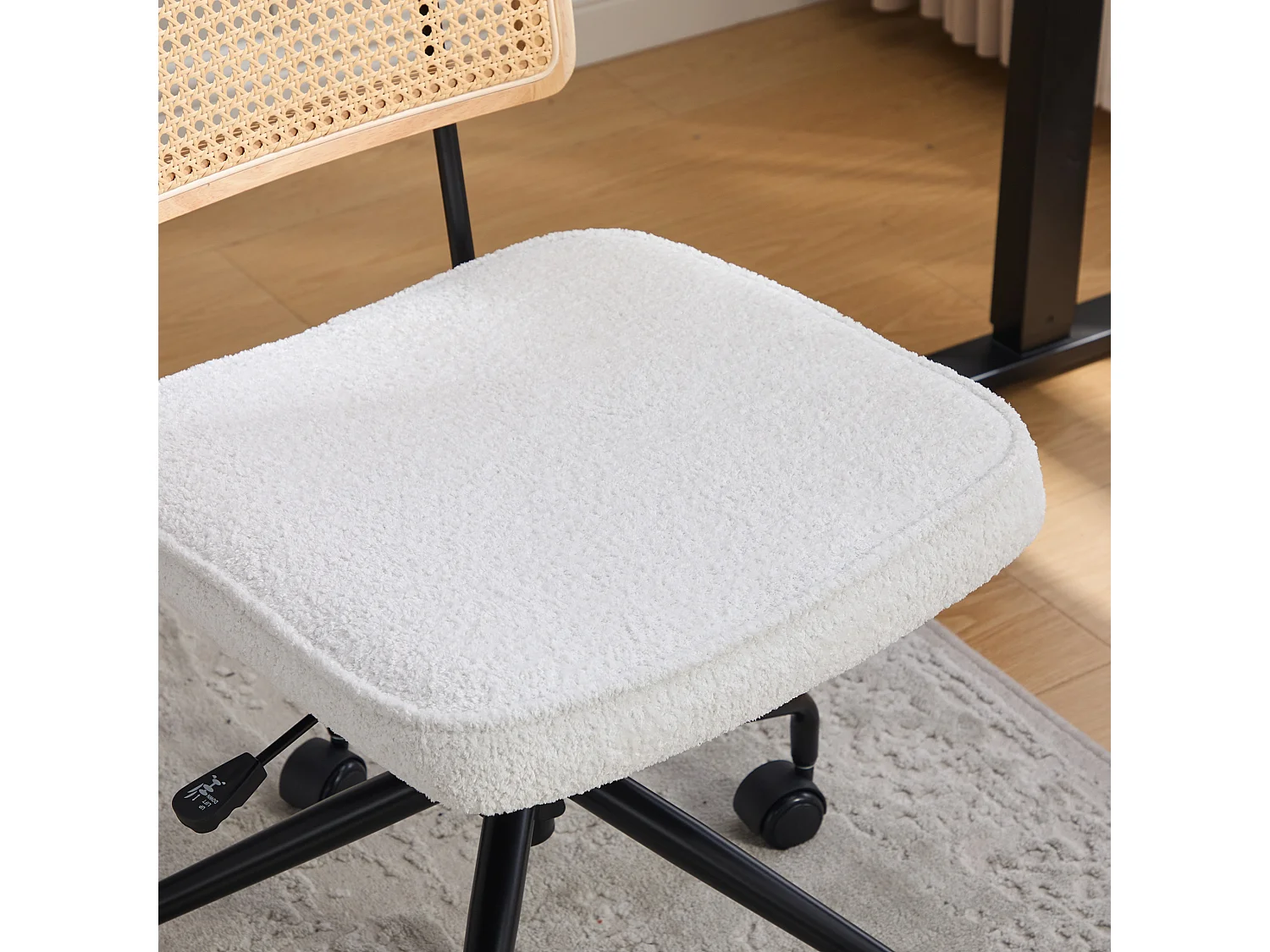 Vintage Scandinavische bureaustoel met rotanlook rugleuning, draaibaar en verstelbaar