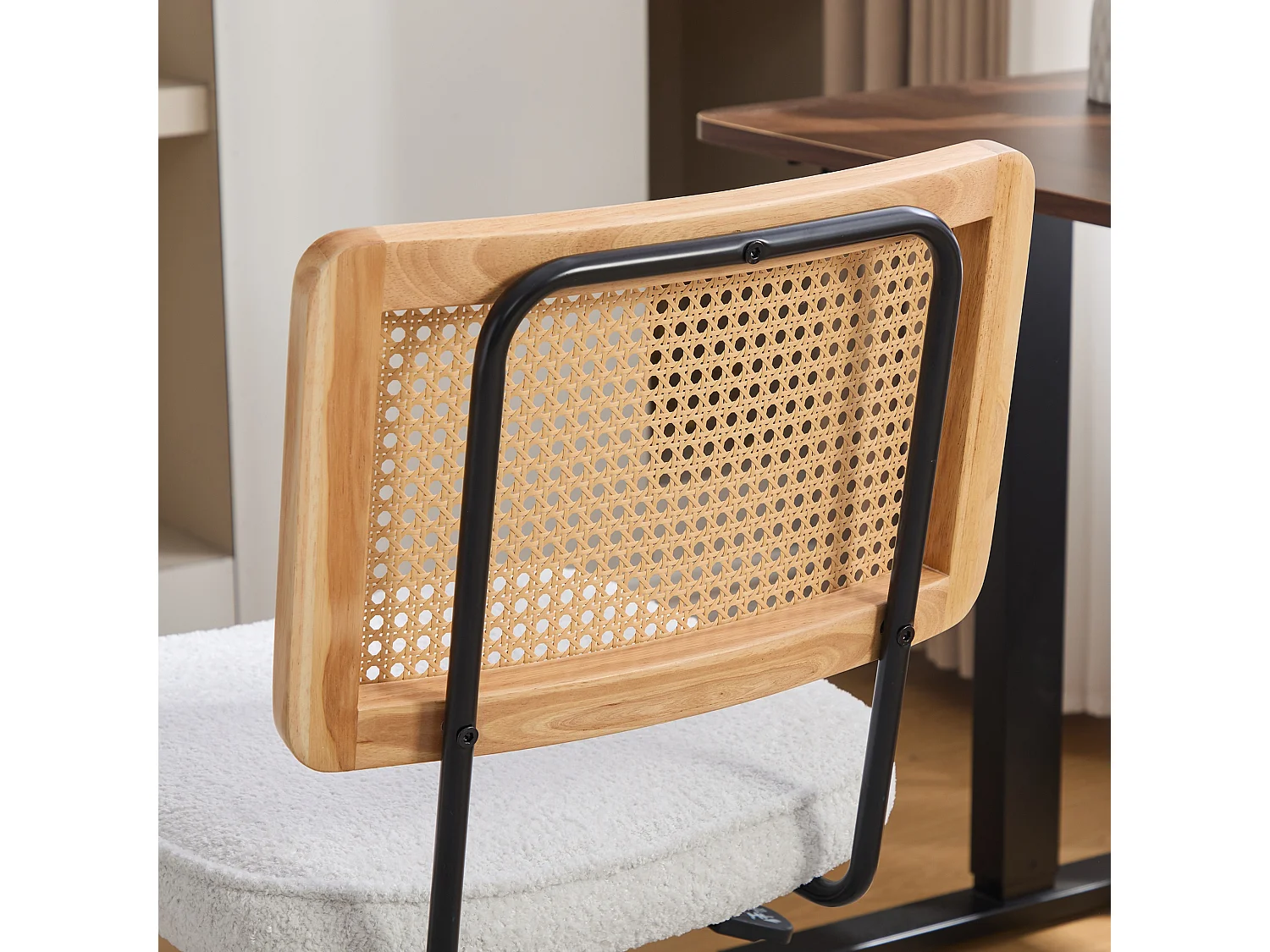 Vintage Scandinavische bureaustoel met rotanlook rugleuning, draaibaar en verstelbaar