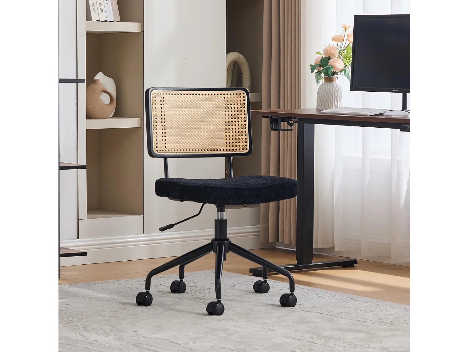 Bürostuhl Höhenverstellbarer Drehstuhl mit Holzrahmen Rattanrücken, Polstersitz, Metallgestell Akzentstuhl mit Rollen, für Home Office