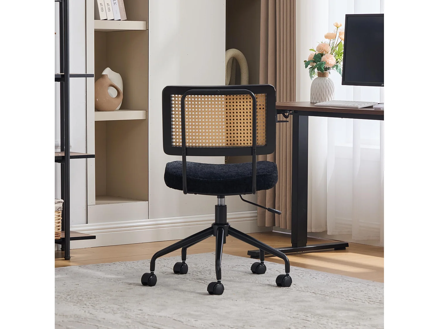 Bürostuhl Höhenverstellbarer Drehstuhl mit Holzrahmen Rattanrücken, Polstersitz, Metallgestell Akzentstuhl mit Rollen, für Home Office