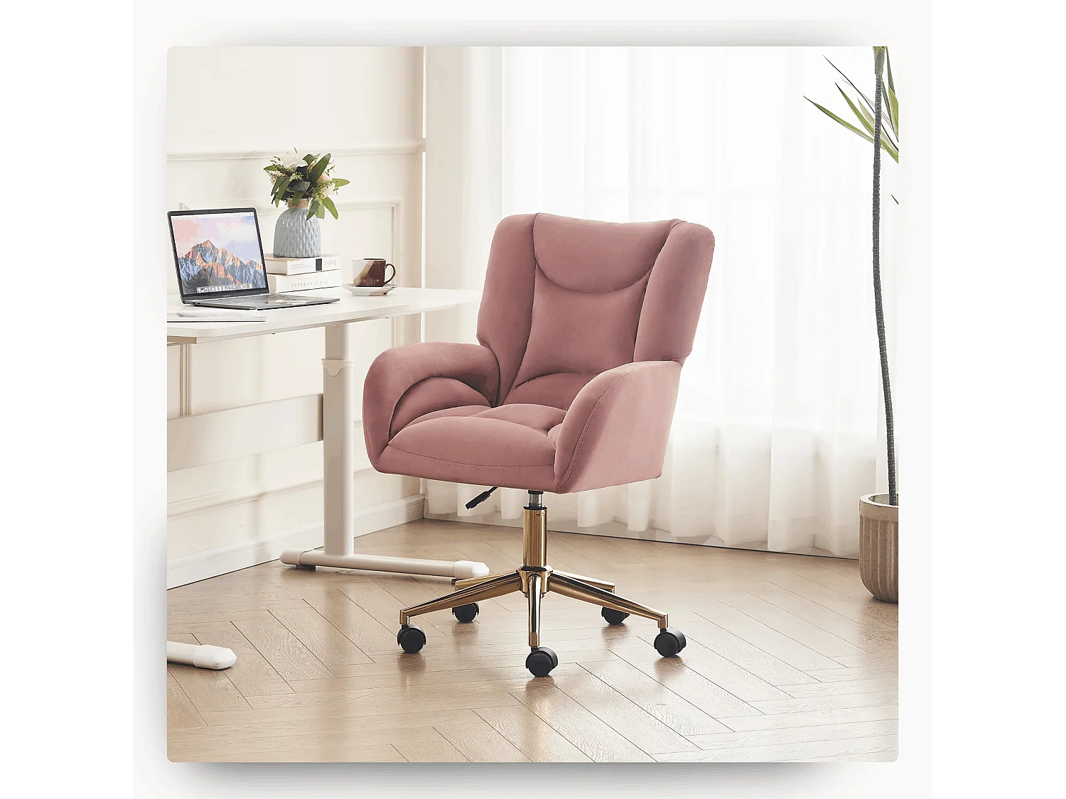 Chaise de bureau rose en velours avec réglage de la hauteur, accoudoirs et base en métal doré