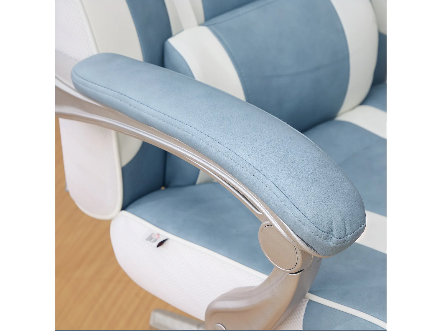 Chaise gaming inclinable réglable repose-pieds rétractable blanc bleu
