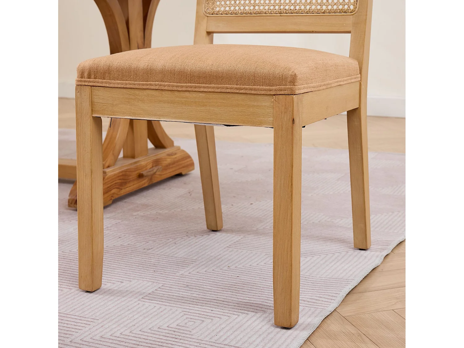 Lot de 2 chaises en lin brun - Cadre en bois et dossier en canne