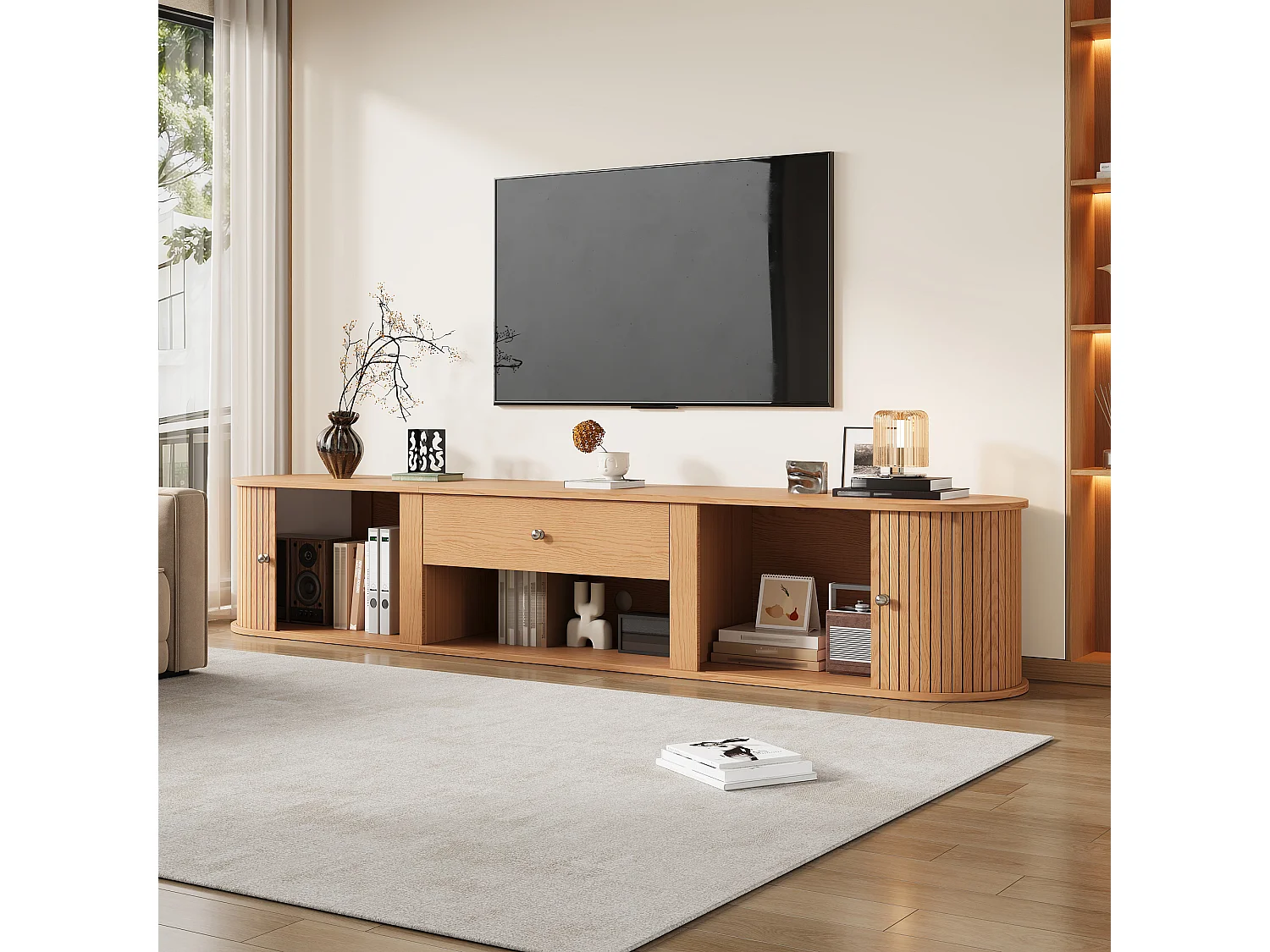 Meuble TV 180cm - Banc TV Design Arrondi avec 2 Portes Rollo et 1 Tiroir, Compatible TV jusqu'à 75 Pouces, Style Rétro - Naturel