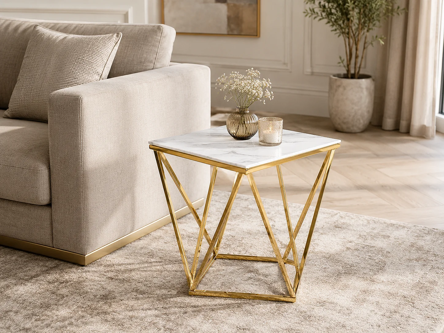 Bout de Canapé ALINA Gold & Marbre Blanc – 50x50x56 cm