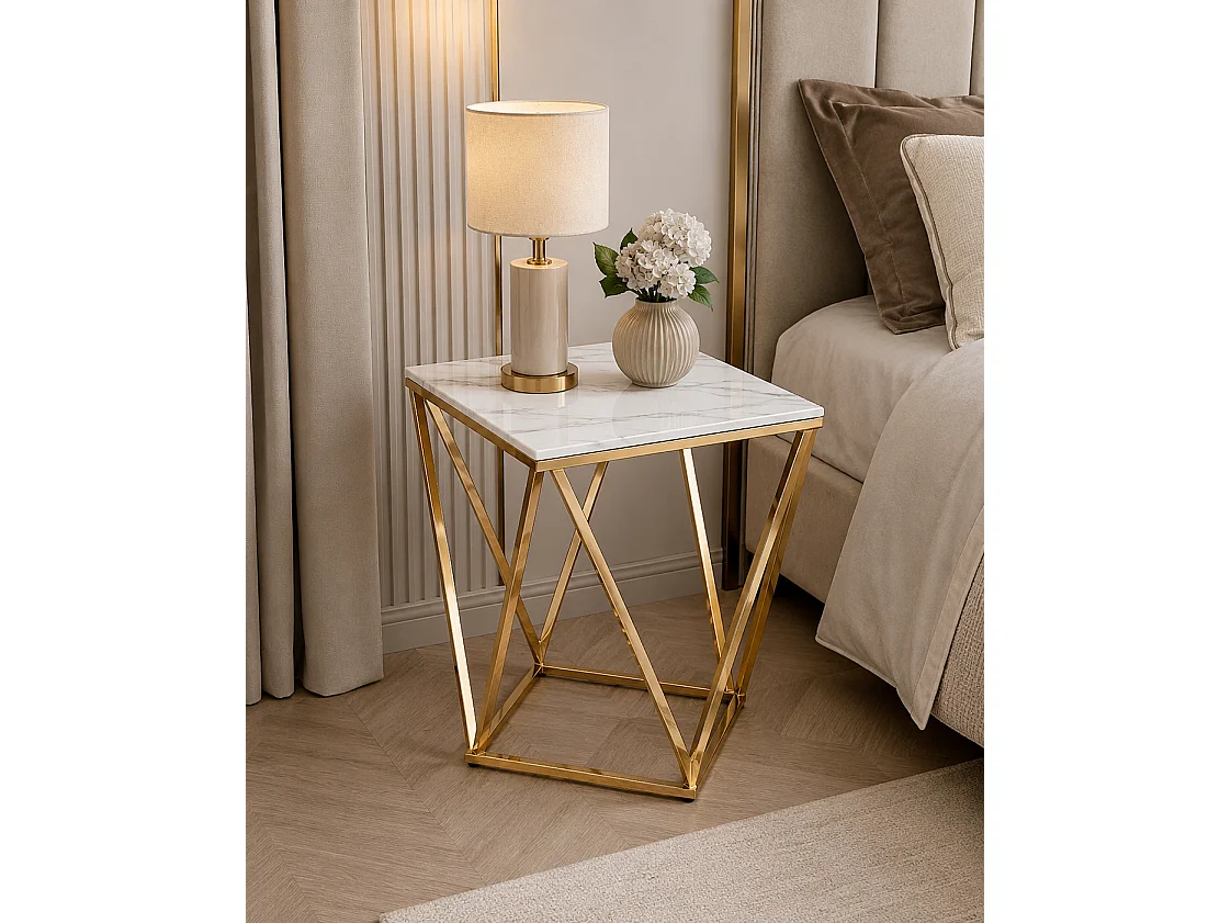 Bout de Canapé ALINA Gold & Marbre Blanc – 50x50x56 cm