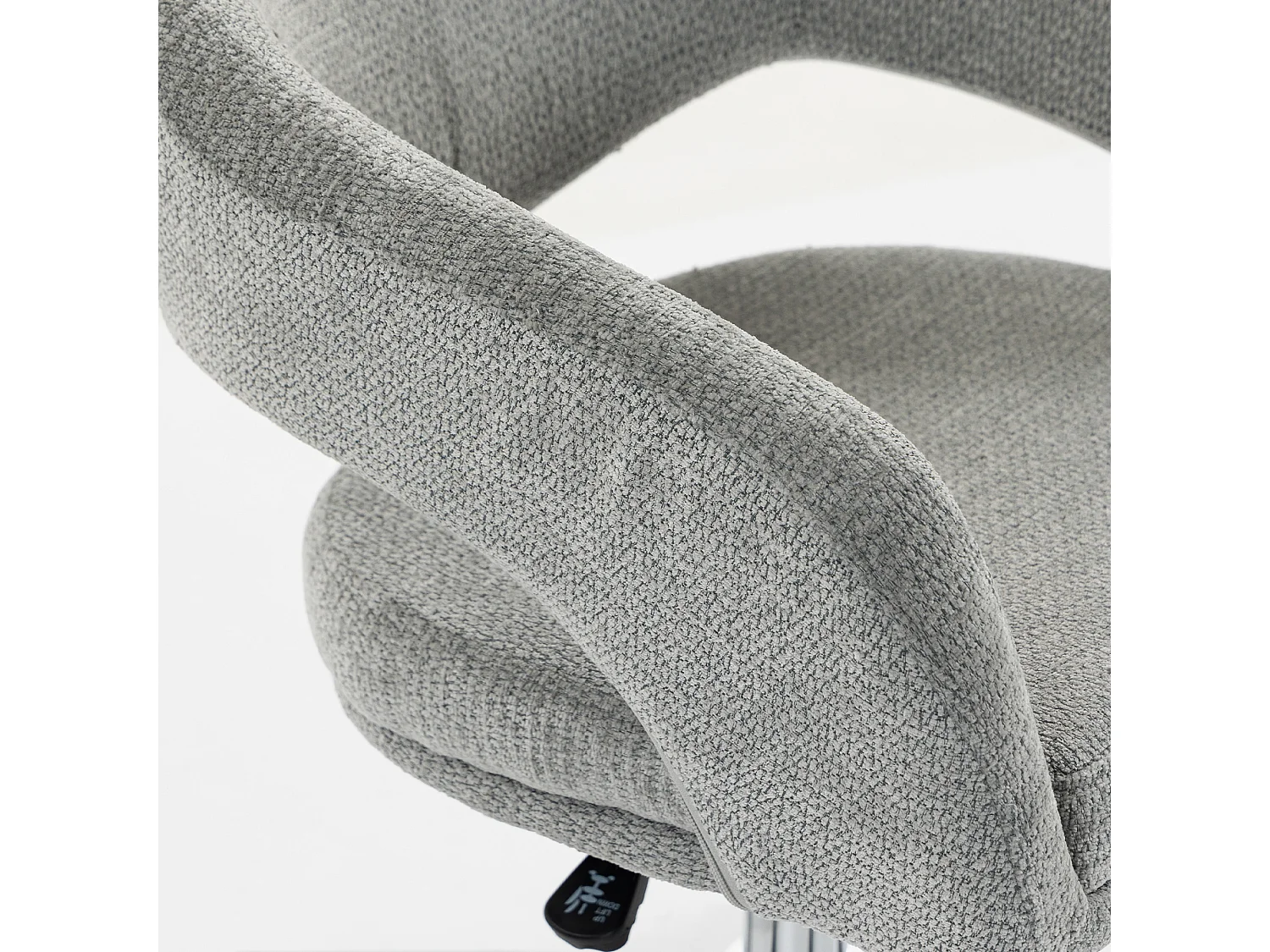 Chaise de bureau design ajouré enveloppant tissu gris