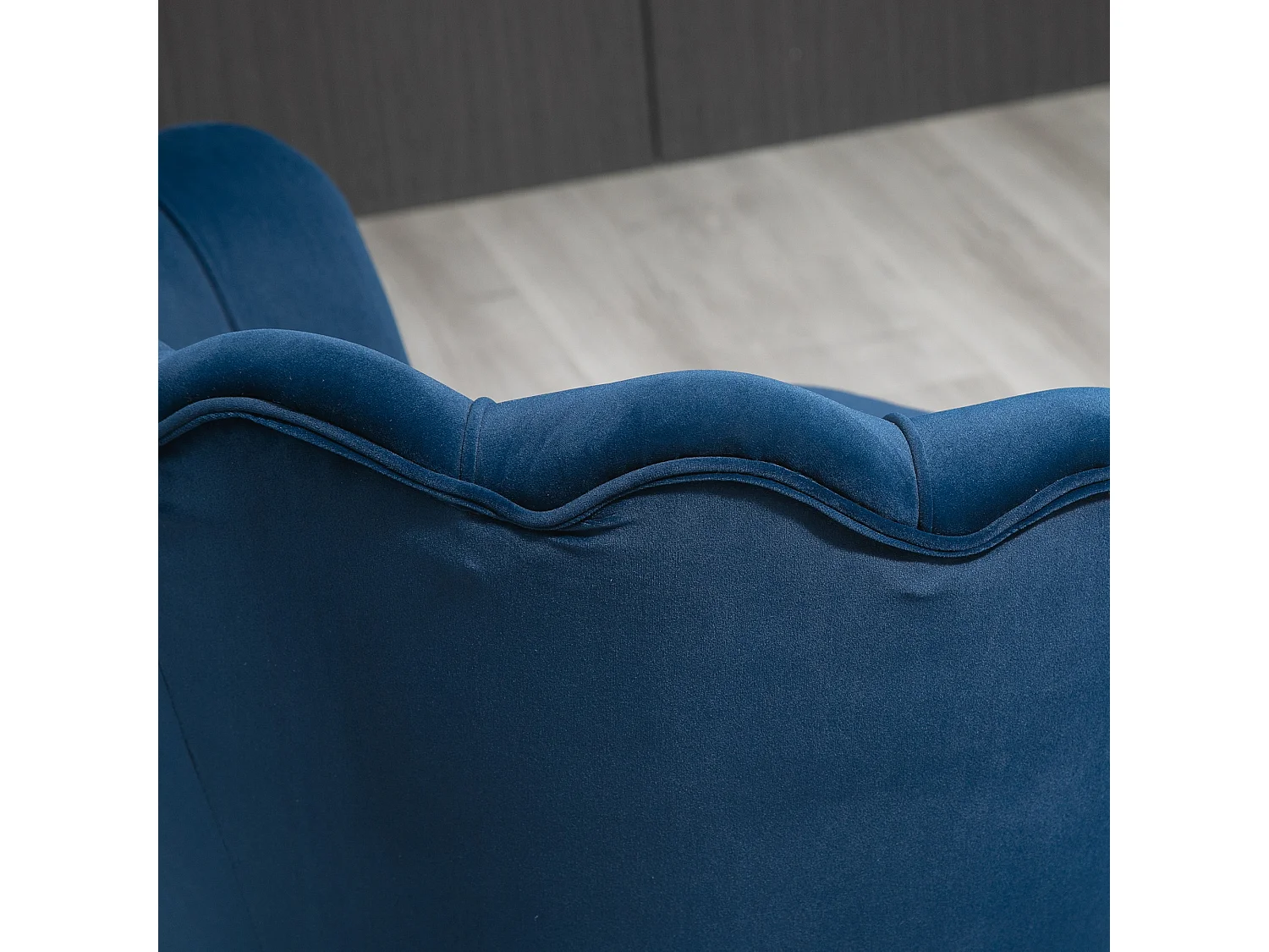 Fauteuil design coquillage pieds métal doré velours bleu foncé