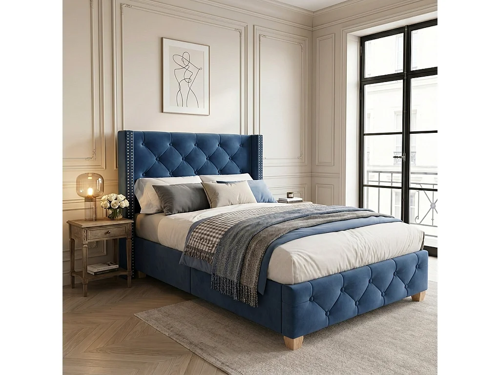 Lit 90x200 velours bleu, tête capitonnée et cloutée, sommier lattes, pieds bois