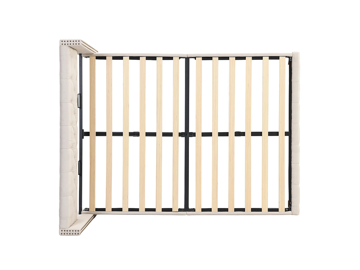 Lit 160x200 velours beige, tête de lit capitonnée et cloutée, sommier lattes, pieds bois