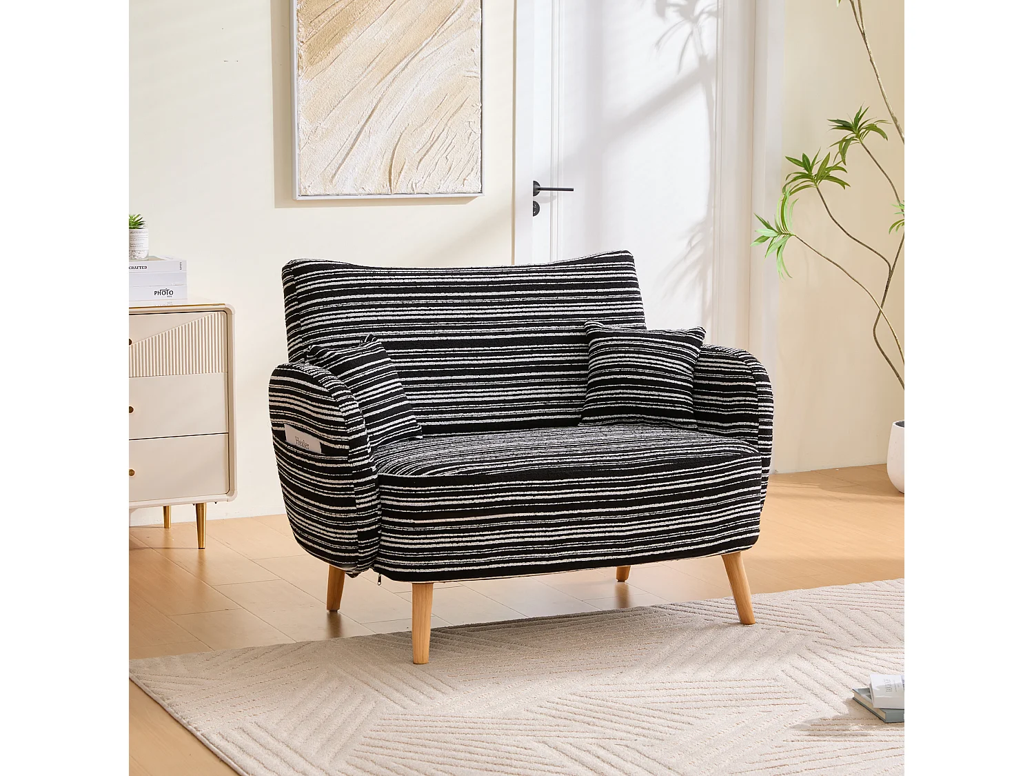 Canapé 2 places bouclé noir, assise profonde, accoudoirs rembourrés, sac de rangement, petit espace