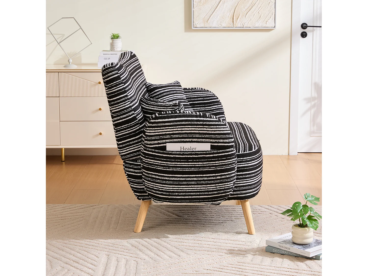 Canapé 2 places bouclé noir, assise profonde, accoudoirs rembourrés, sac de rangement, petit espace