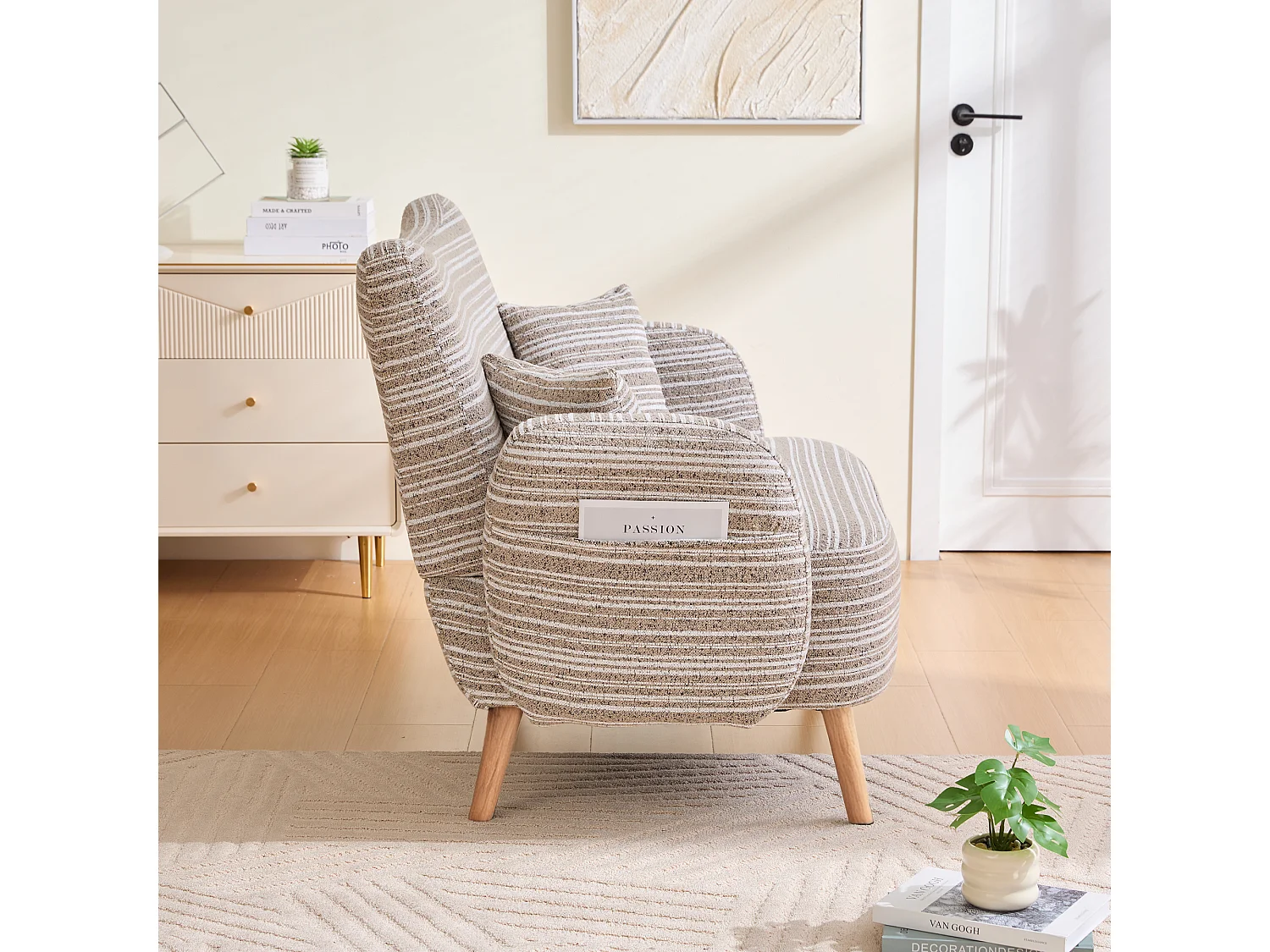 Canapé 2 places bouclé kaki, assise profonde, accoudoirs rembourrés, sac de rangement, petit espace