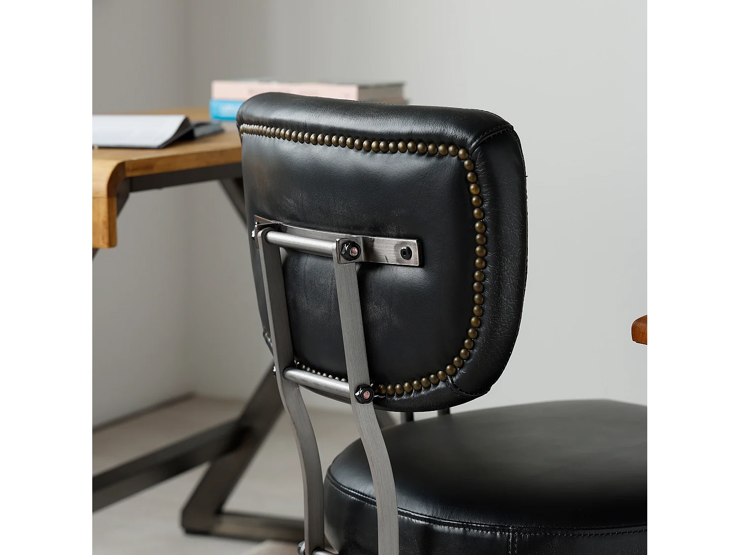 Chaise de bureau pivotante réglable, accoudoirs chêne, roulettes, siège ergonomique similicuir