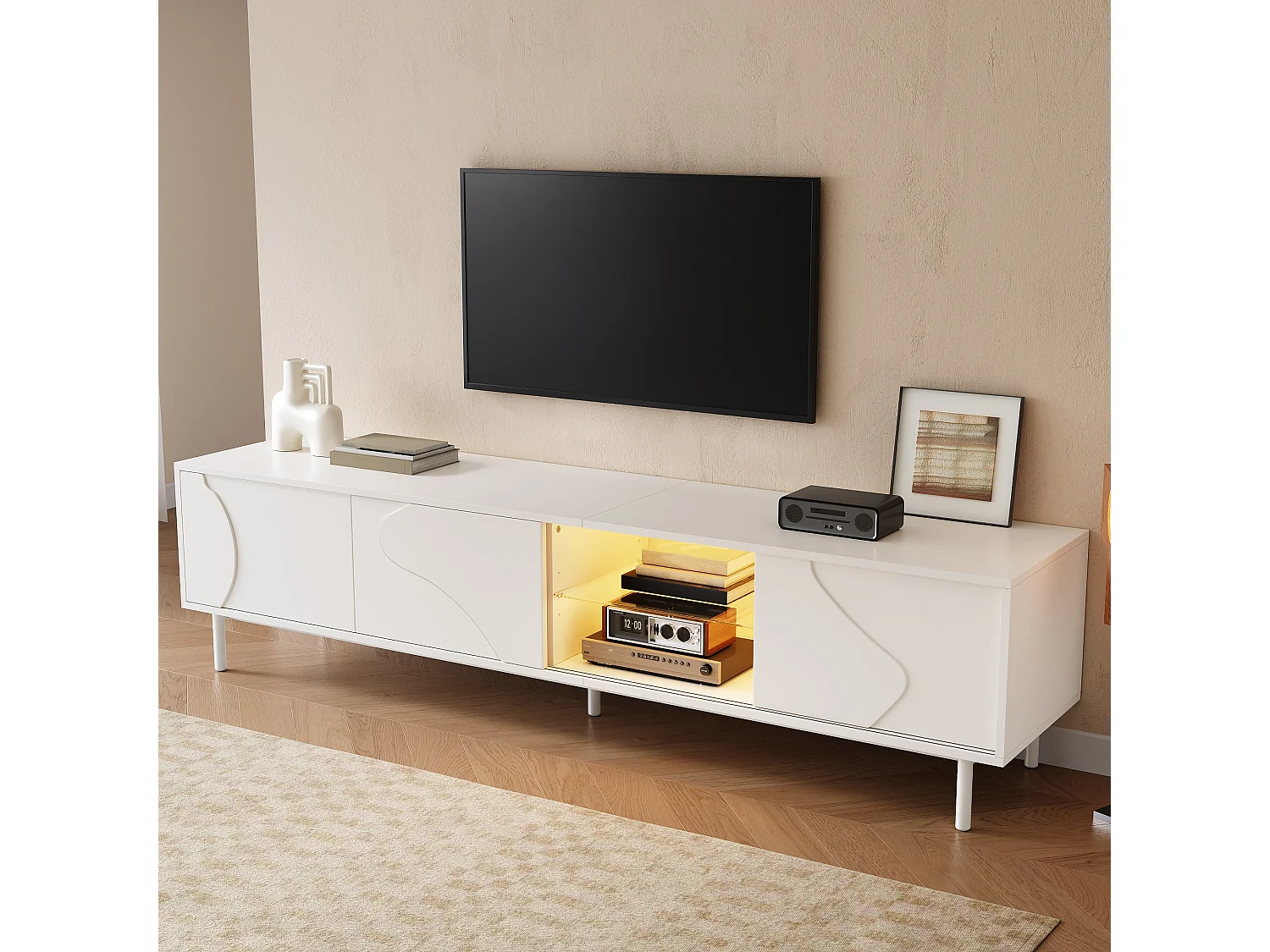 Meuble TV 180 x 40 x 45 cm - 3 portes coulissantes - LED via application - étagère verre trempé - MDF blanc