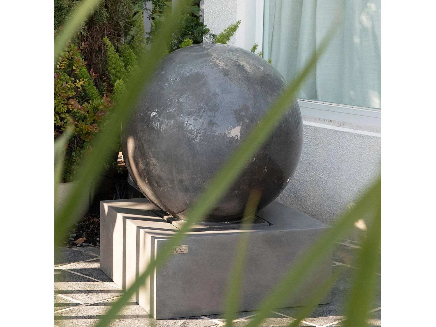 Fontaine boule Amrita Fountain Moon Grey, fontaine sur pied avec pompe, 81,5 cm