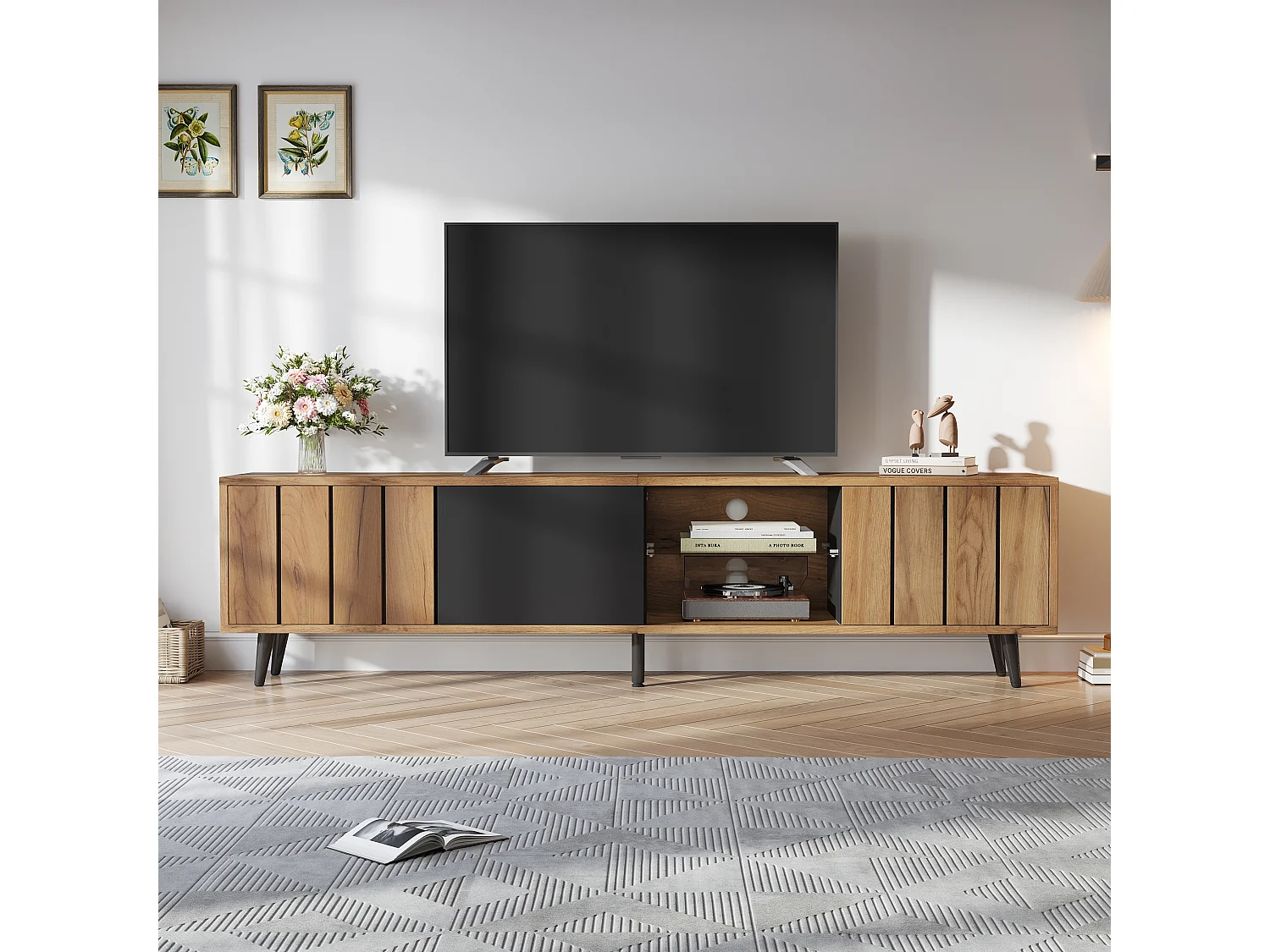 Suporte de TV de madeira, marrom e preto, com portas e compartimentos abertos, suporte de TV baixo