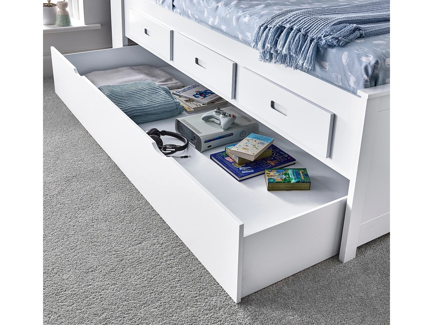 Veera White Guest Bed With Drawers No Trundle