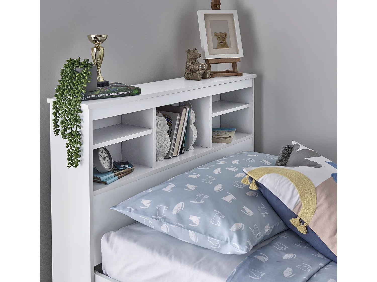 Veera White Guest Bed With Drawers And Trundle