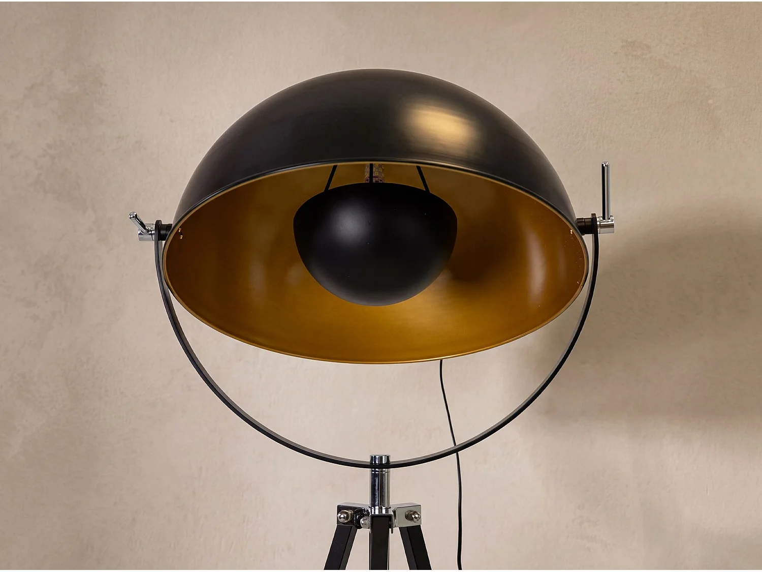 Lampadaire en acier noir et acier doré poli 8105 ANGEL CERDA