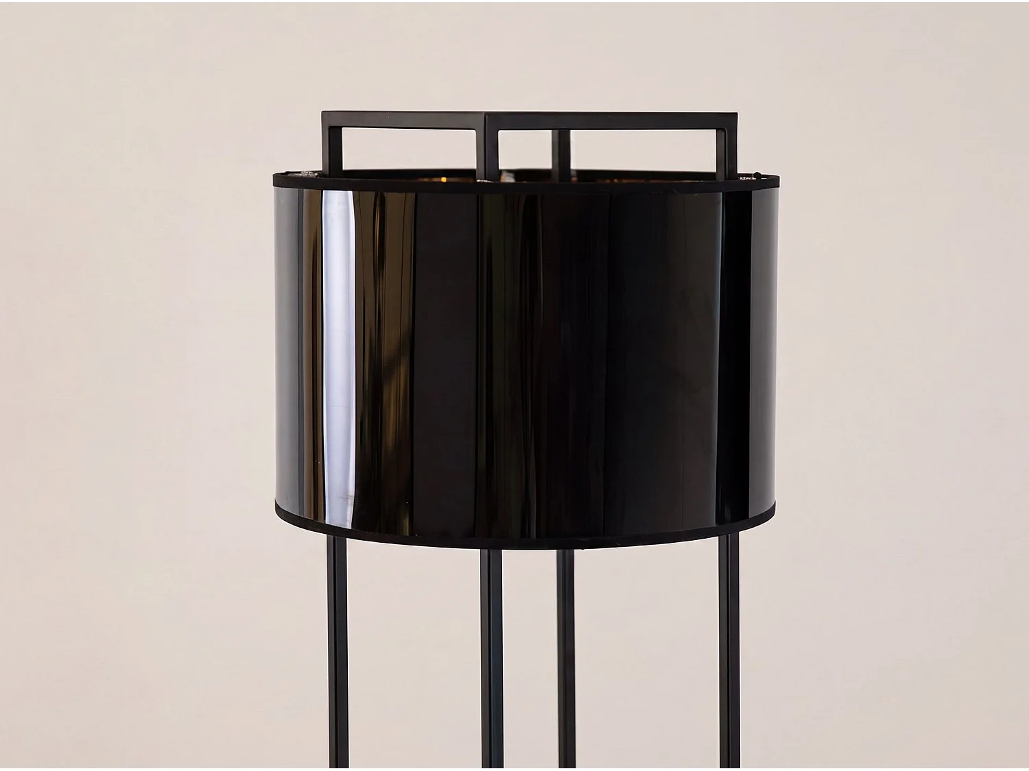 Lampadaire en PVC noir et doré brillant et acier noir 8092 ANGEL CERDA