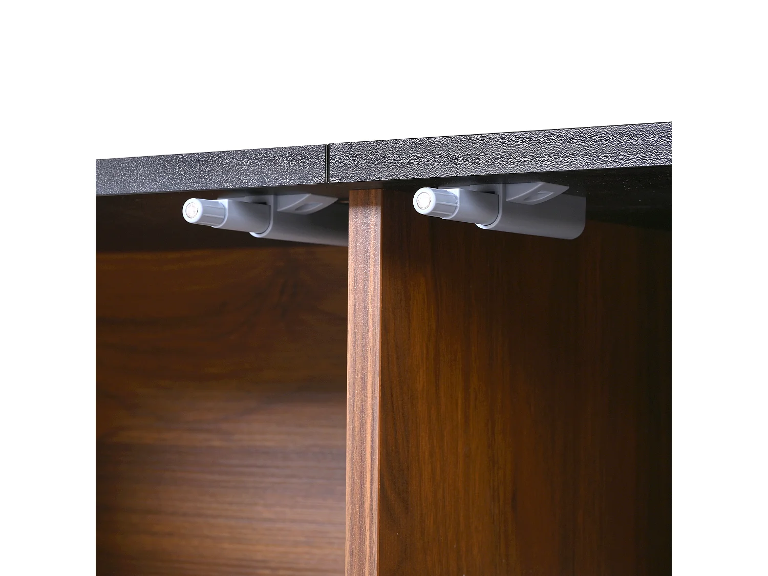 Notenhouten tv-meubel 190x35x45 cm met schuifdeuren, roosterdeur en zwart ijzeren handgrepen