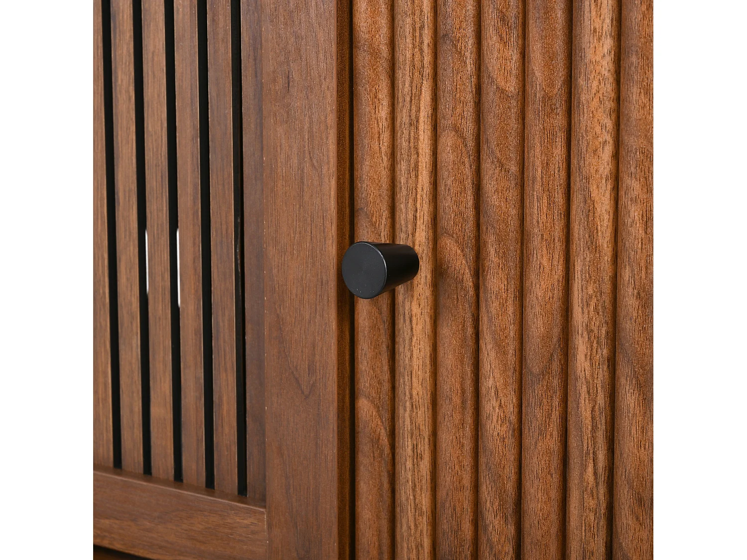 Notenhouten tv-meubel 190x35x45 cm met schuifdeuren, roosterdeur en zwart ijzeren handgrepen