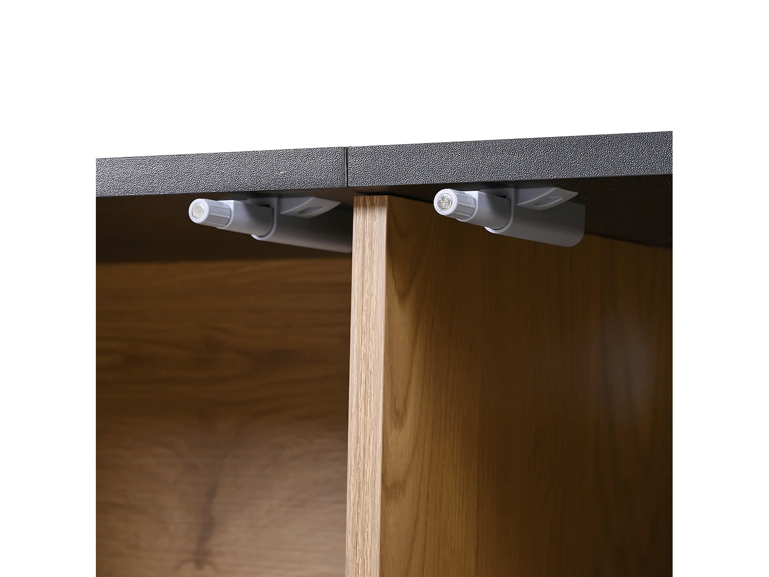 Eiken en zwart tv-meubel 190x35x45 cm met roosterdeuren, compartimenten en ijzeren poten
