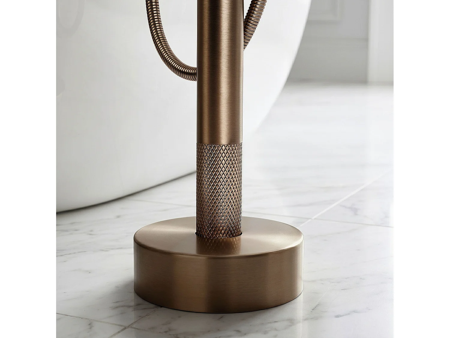 Torneira De Banheira De Chão Rea Venti Brush Copper