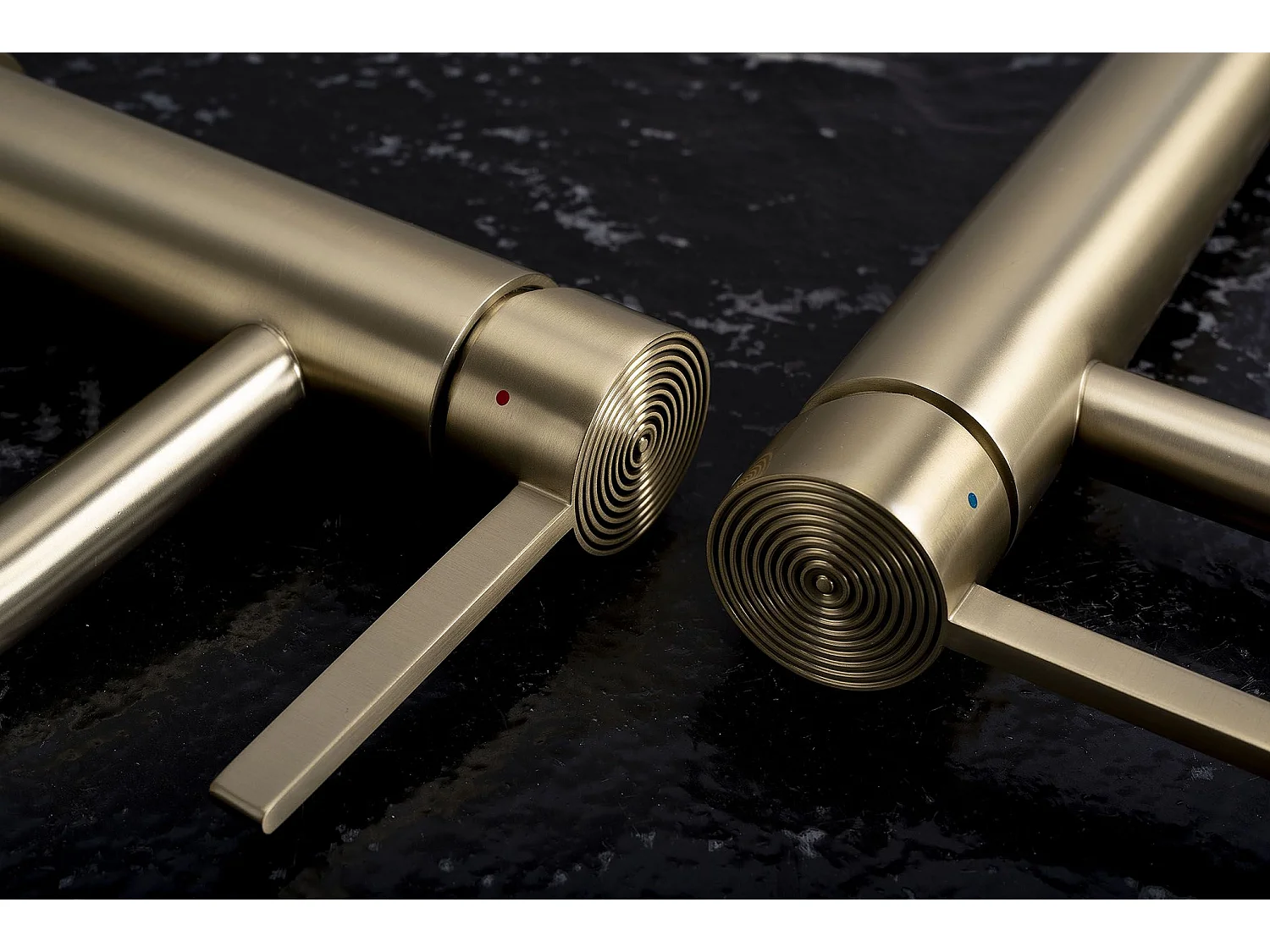 Wastafelmengkraan Rea Foster Low Brush Gold