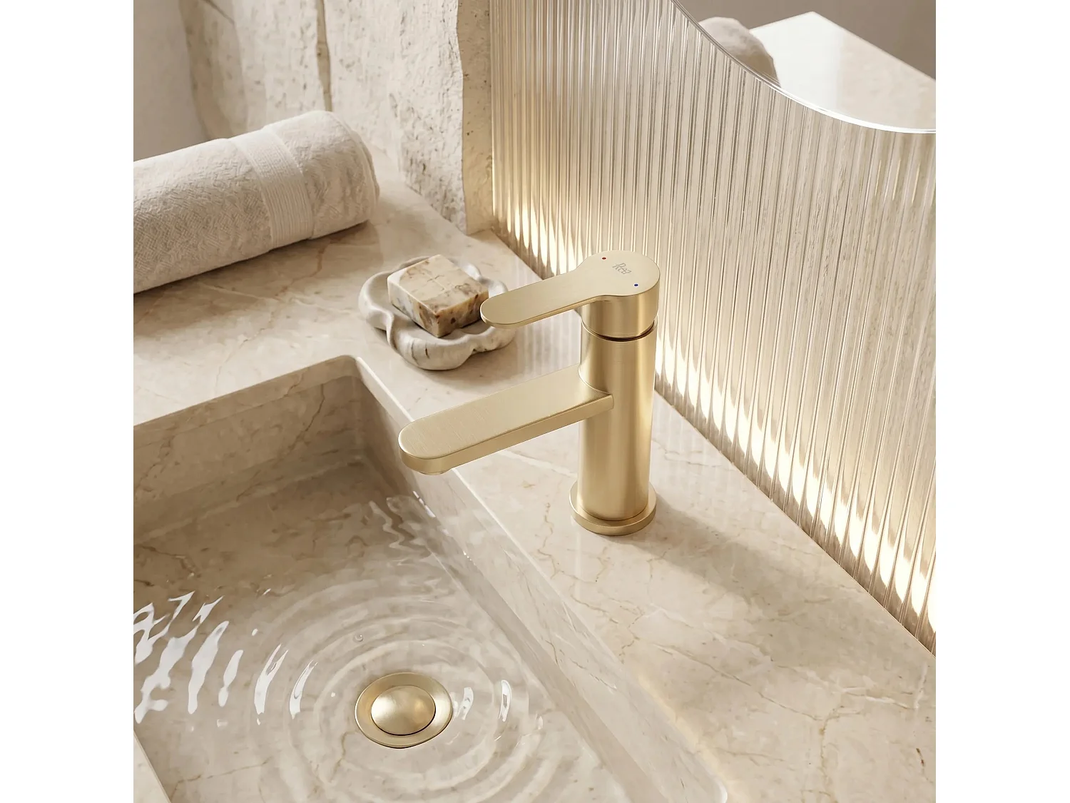 Wastafelkraan Rea Arcos Low Brush Gold
