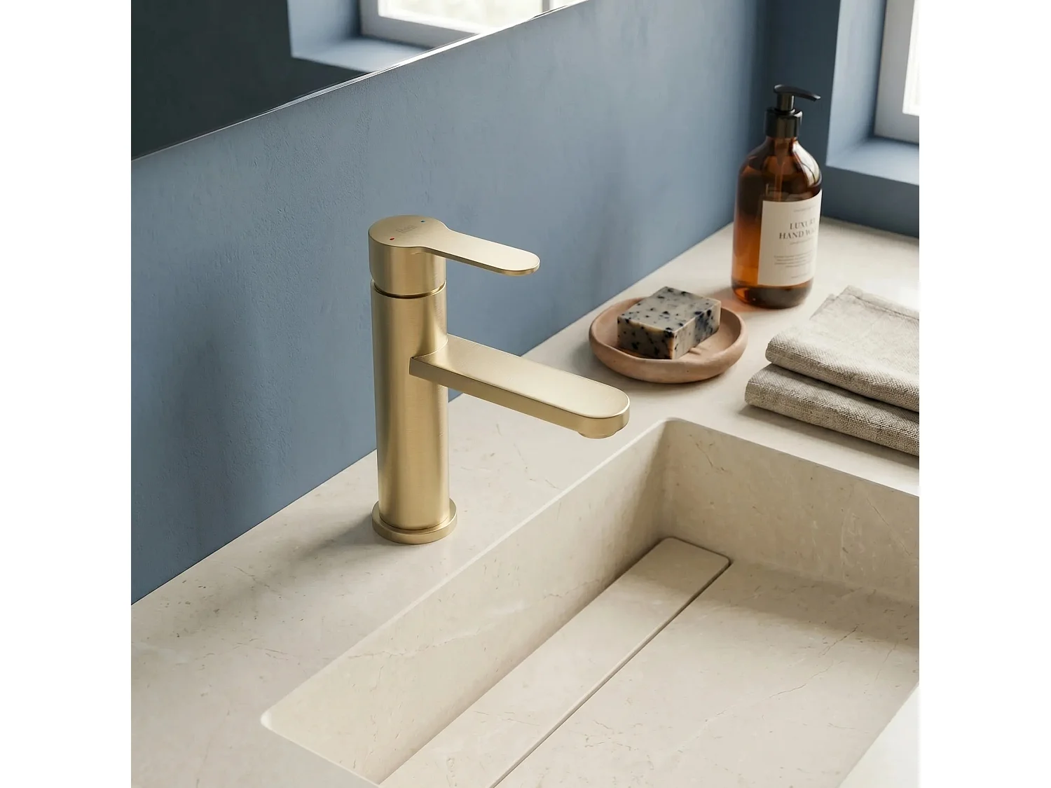 Wastafelkraan Rea Arcos Low Brush Gold