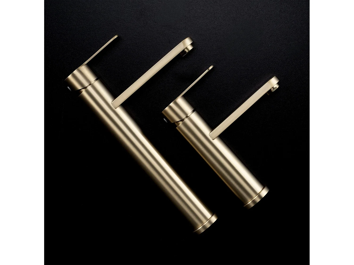 Wastafelkraan Rea Arcos Low Brush Gold