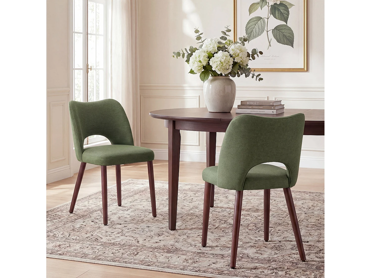Set van 2 stoffen eetkamerstoelen met gebogen open rugleuning, dikke gevoerde zitting, massief houten poten, groen