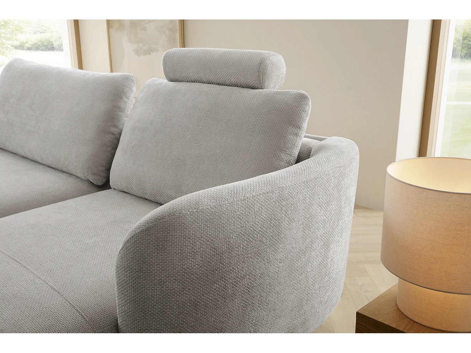Canapé d'angle convertible 260 cm Kendra sur pieds de 15 cm, coffre de rangement, poufs boules, droite, Gris clair