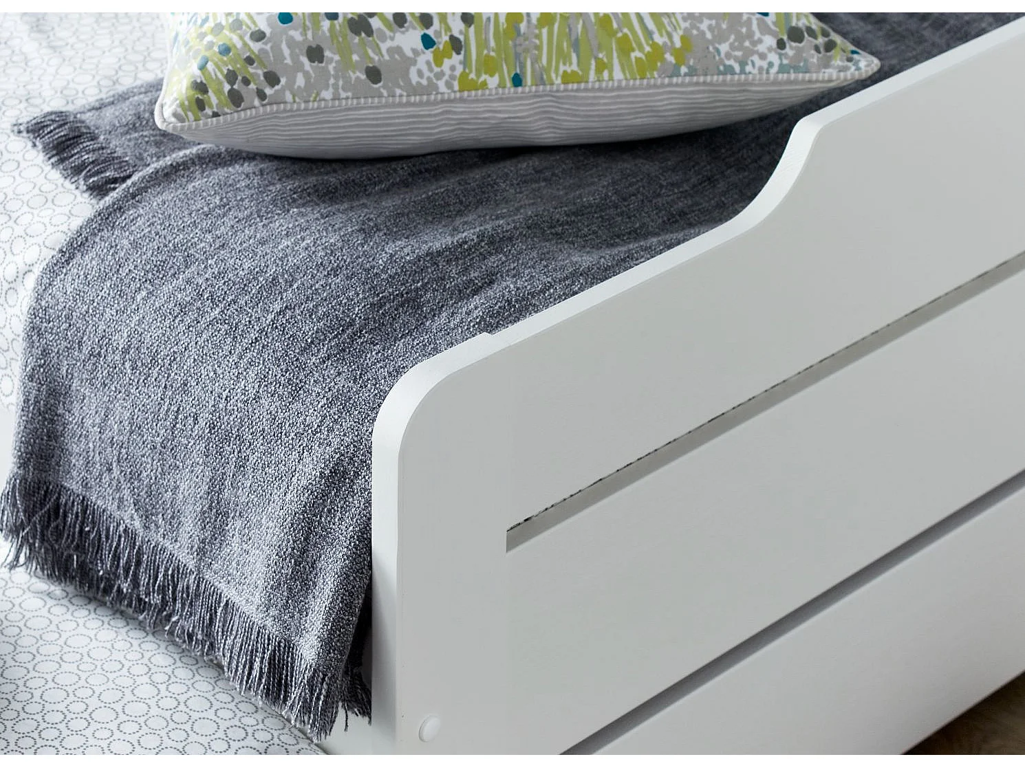 Copella White Guest Bed With Trundle