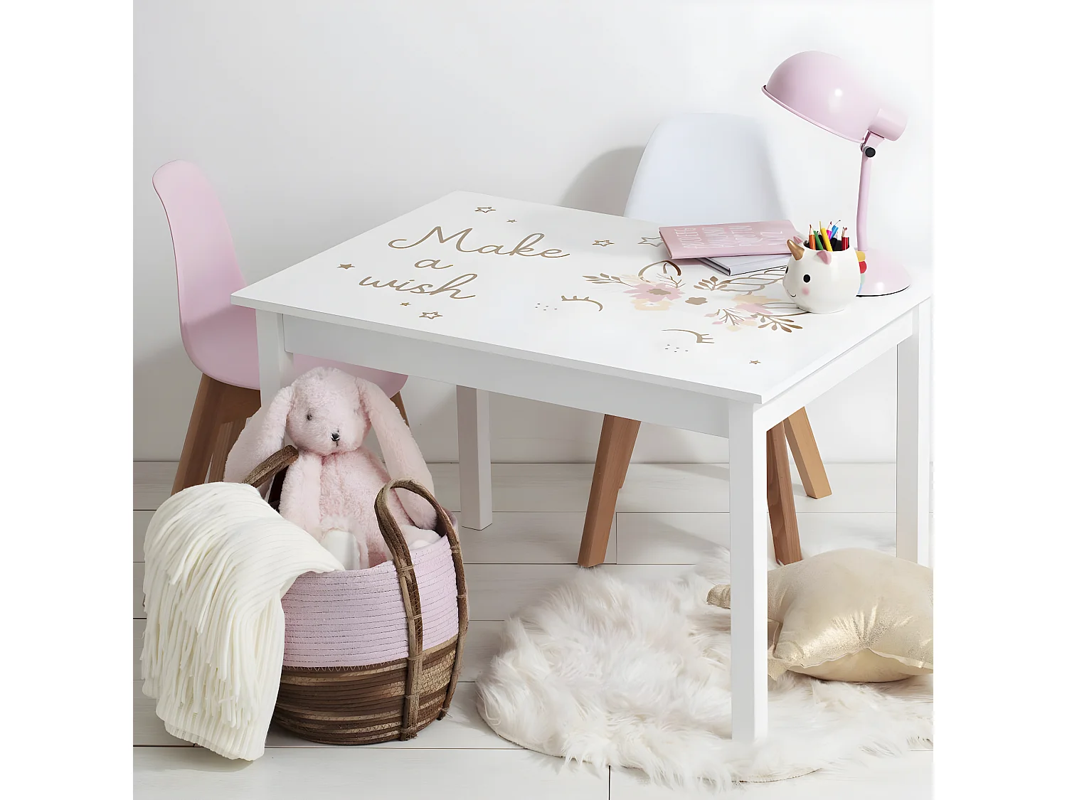 Table pour Enfant en Bois Blanc et Rose  H 48 cm