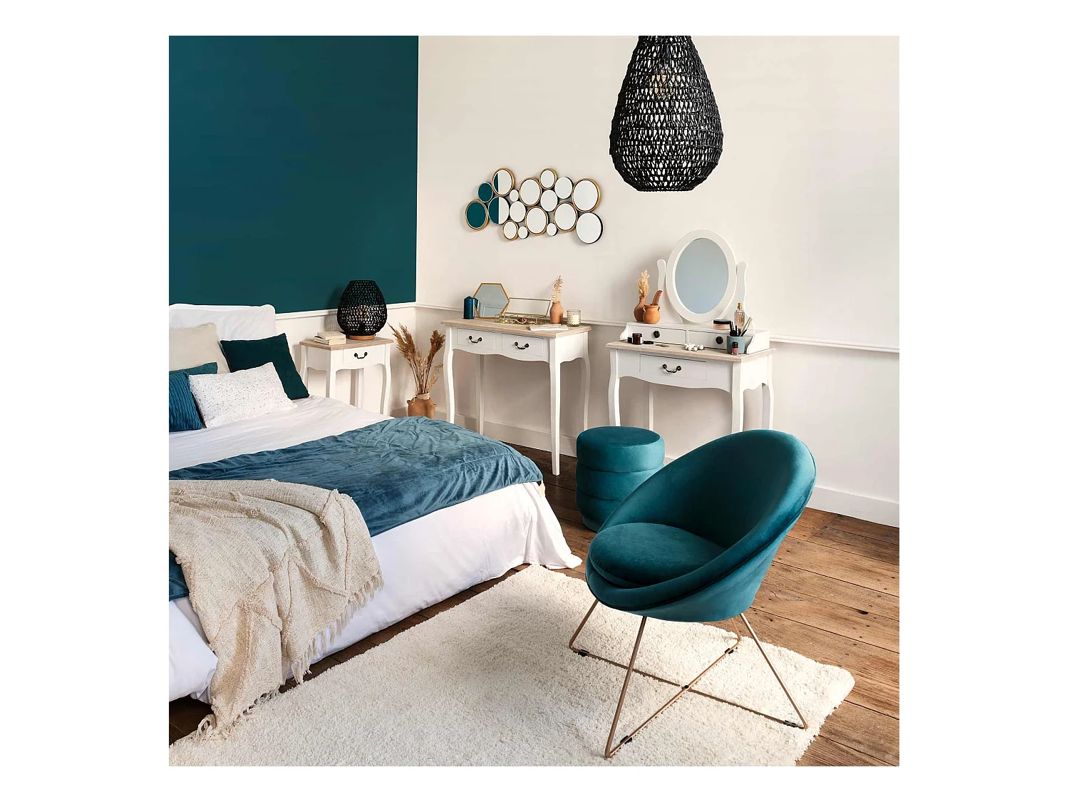 Fauteuil en Velours Bleu et Pieds en métal doré